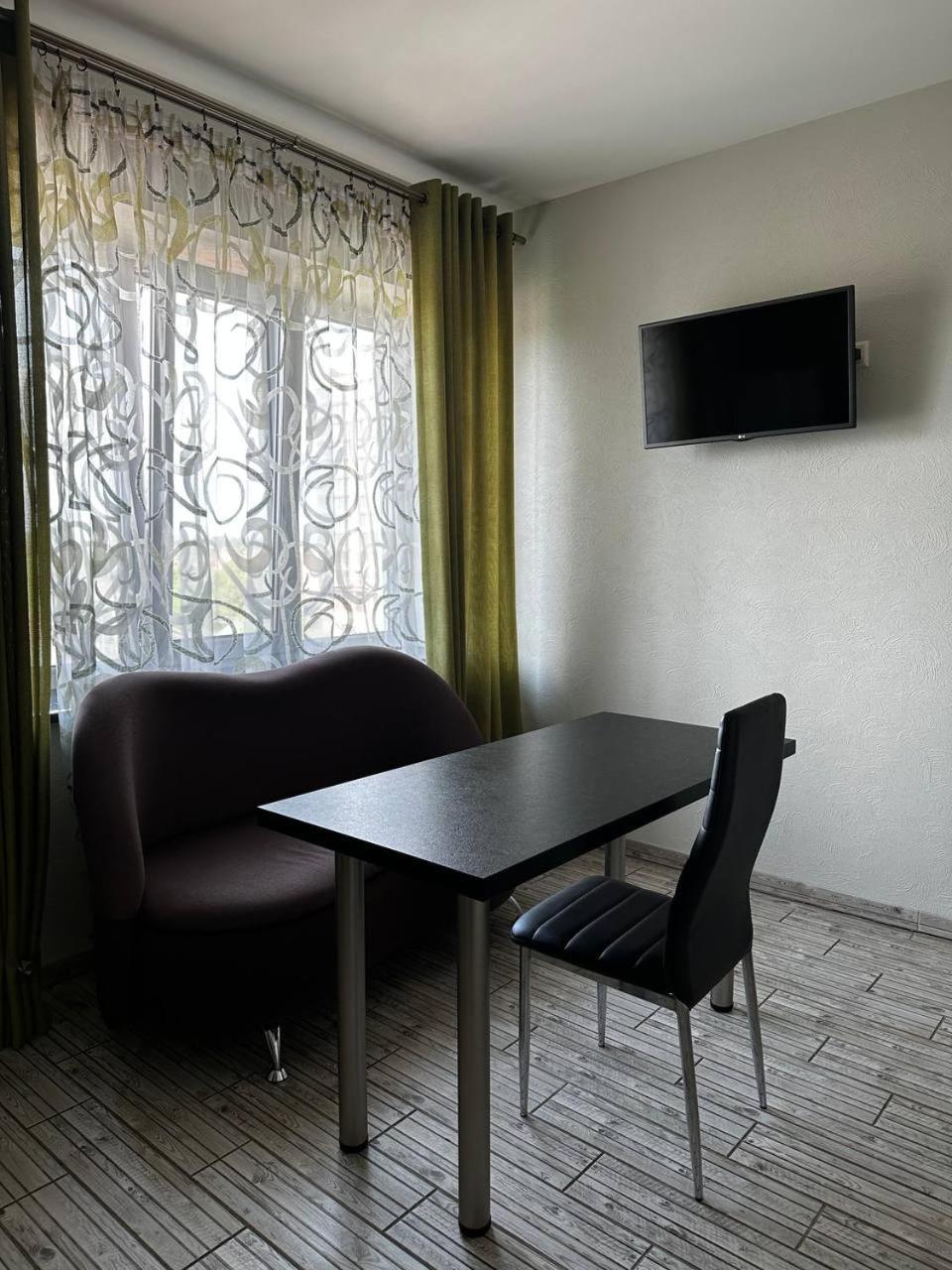 Space Apart Hotel Lutsk Phòng bức ảnh