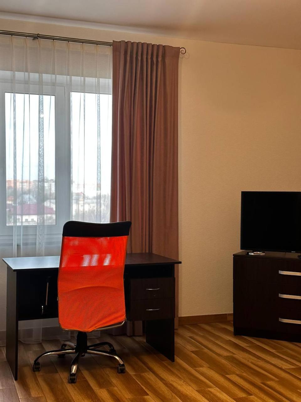 Space Apart Hotel Lutsk Phòng bức ảnh