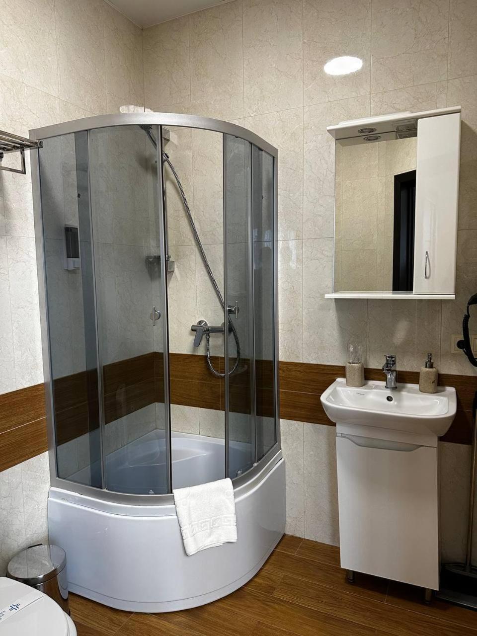 Space Apart Hotel Lutsk Phòng bức ảnh