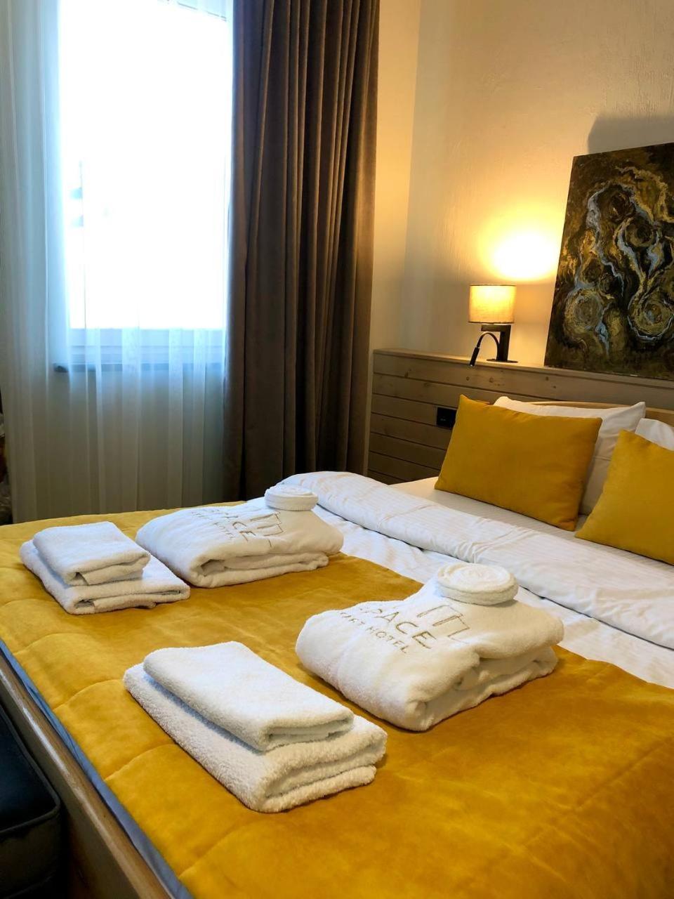 Space Apart Hotel Lutsk Ngoại thất bức ảnh